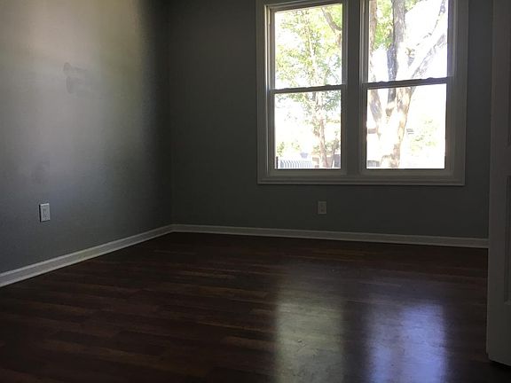 5th image of 121 Washington Ave APT 1