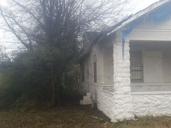 3rd image of 1162 Greenlaw Ave