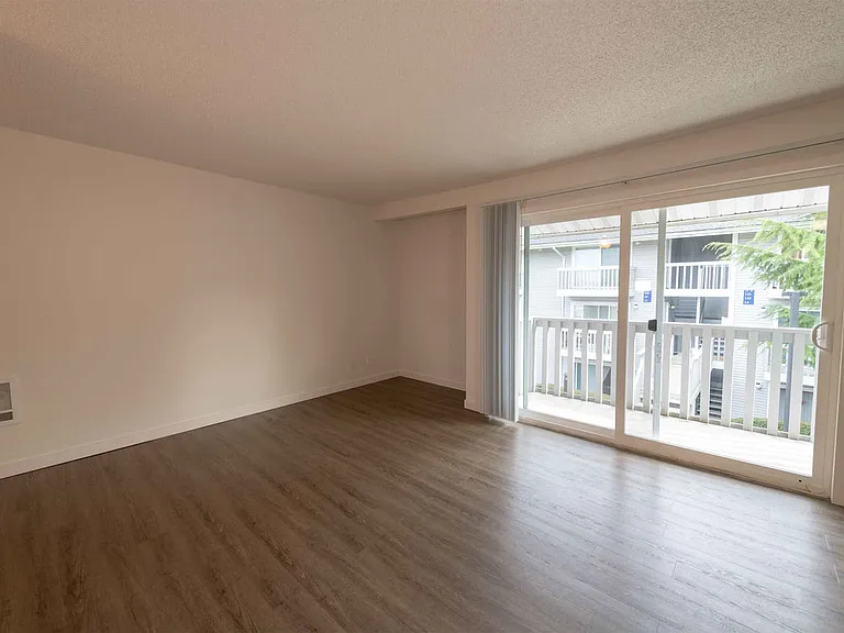 Northern Lights Apartments — Photo 23