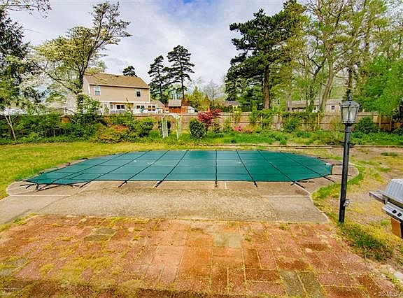 2nd image of 42 Mount Vernon Dr