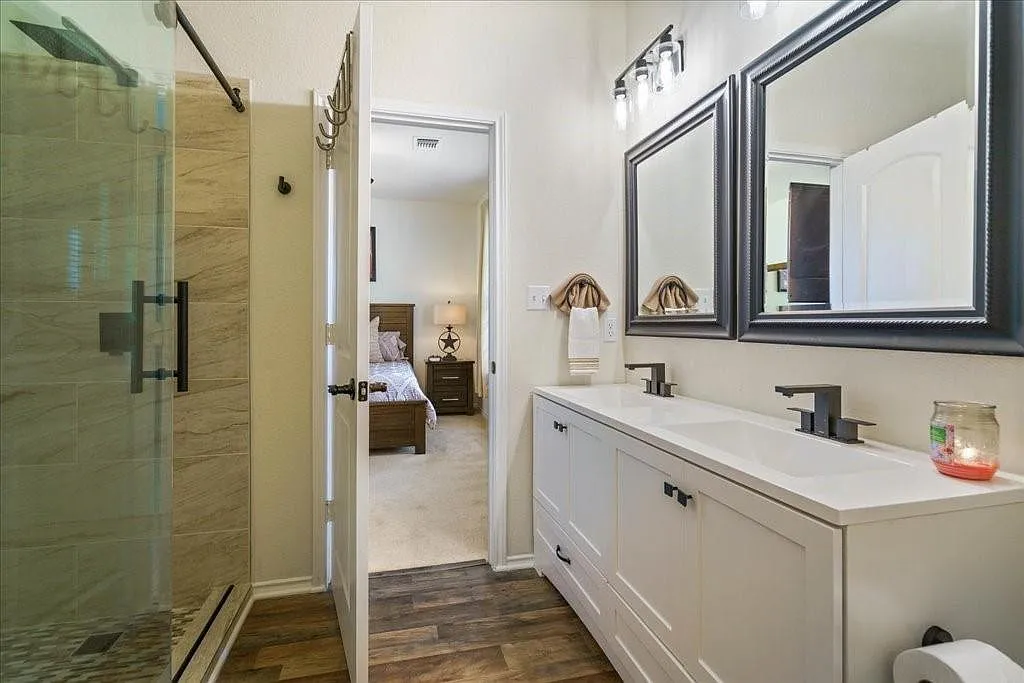 3 bed, 2.0 bath, 1534 sqft, $2,100 — Photo 2