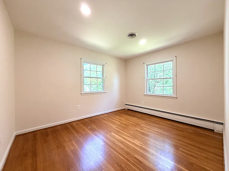 7529 Cayuga Ave — Photo 29
