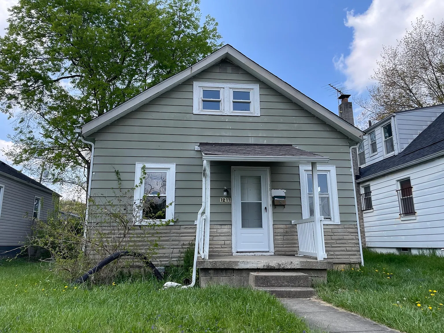 1211 Seymour Ave photo 1