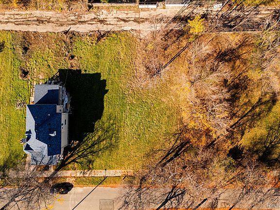 3rd image of 127 Rosedale Ct