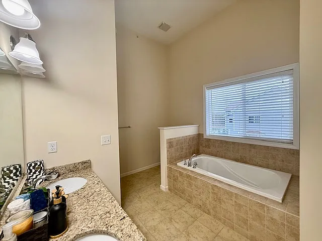 33 John Hancock Dr — Photo 20
