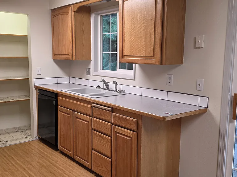 342 Norman Ave — Photo 6
