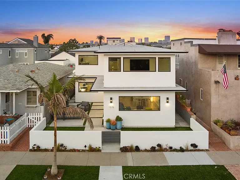 1576 E Ocean Blvd — Photo 1