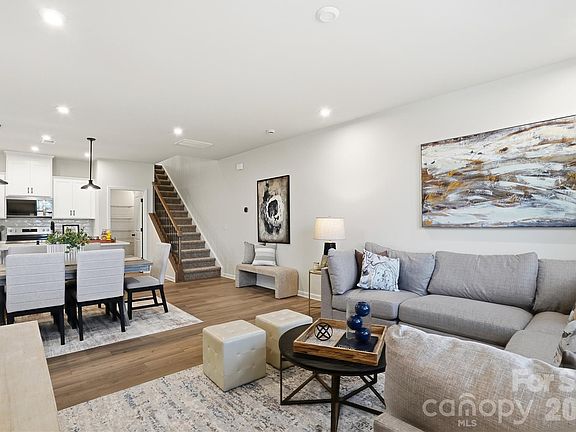 3rd image of 5205 Wyes Oak Ln