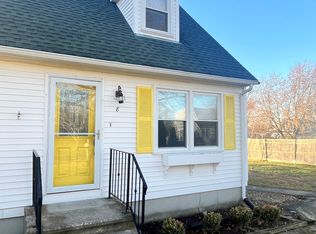 8 Christine Rd, Middletown, RI 02842