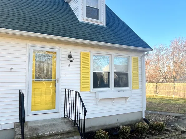 8 Christine Rd, Middletown, RI 02842