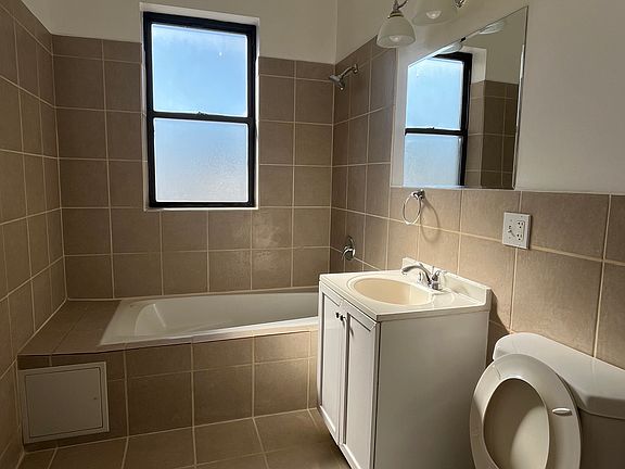 4th image of 5039 S Prairie Ave #1S