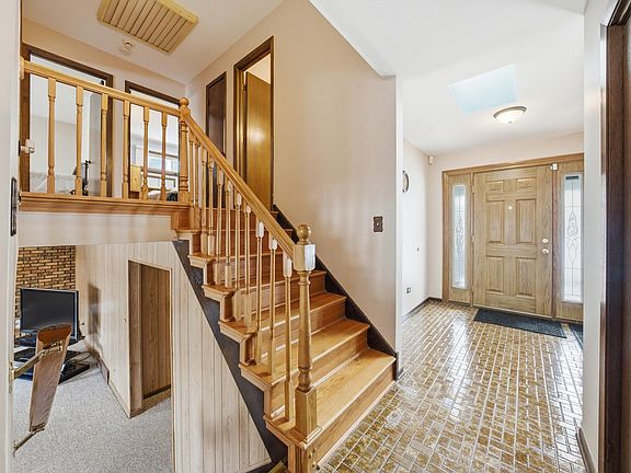 5th image of 883 Honey Ln