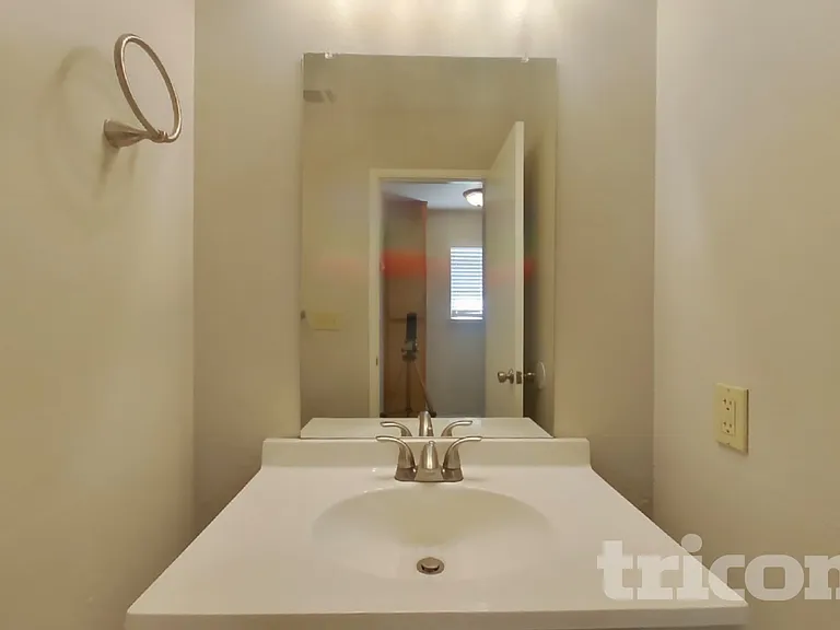 1630 E Lake Ct — Photo 12