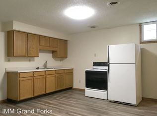 1017 S 12th St, Grand Forks, ND 58201