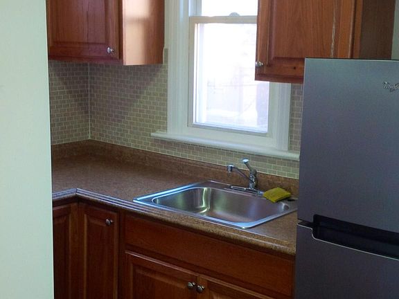 3rd image of 31 Saint Andrews Pl APT 12