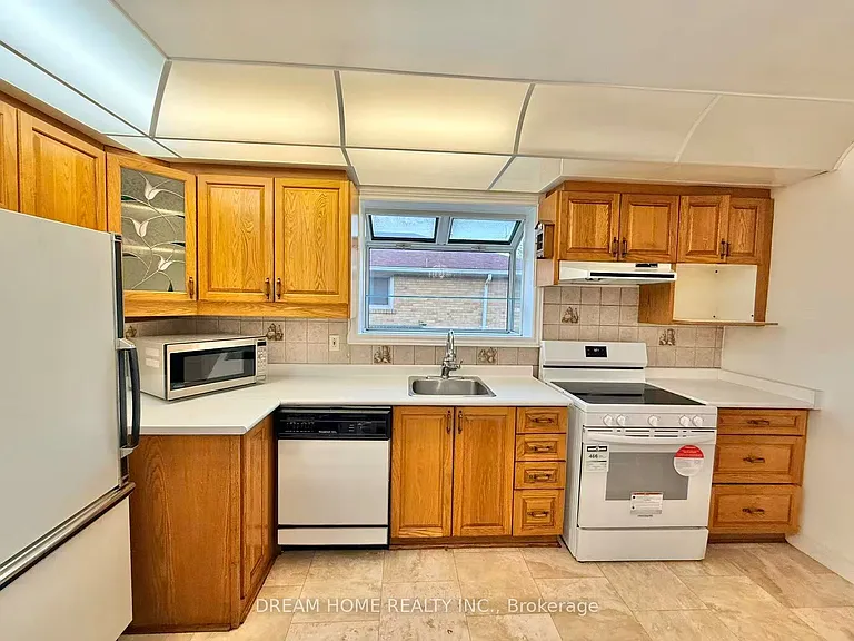 5 Horizon Cres #UPPER LEVEL — Photo 3