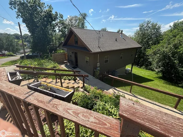 6110 N Lakeshore Dr, Brooklyn, IA 52211