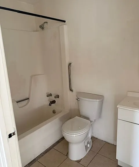 2324 Iroll Ave #5 — Photo 4