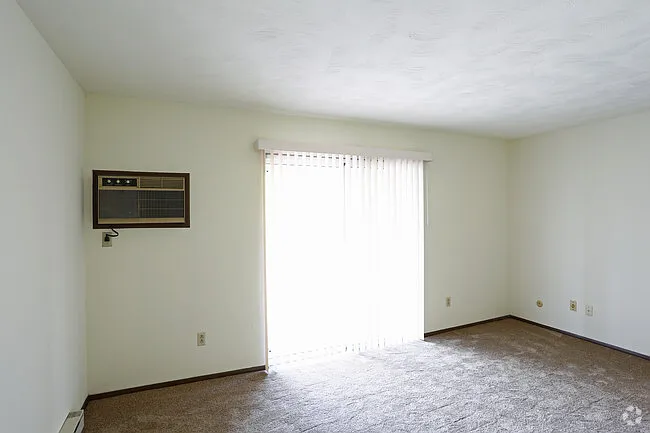 Oak Hill Apartments — Photo 15