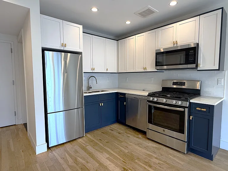 1704 Ocean Ave #6D — Photo 2