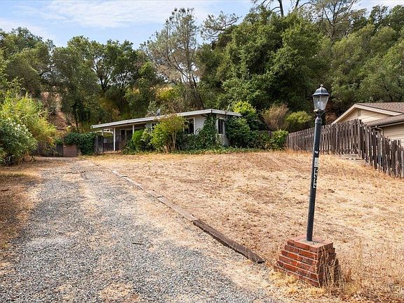 3rd image of 155 Patteson Court