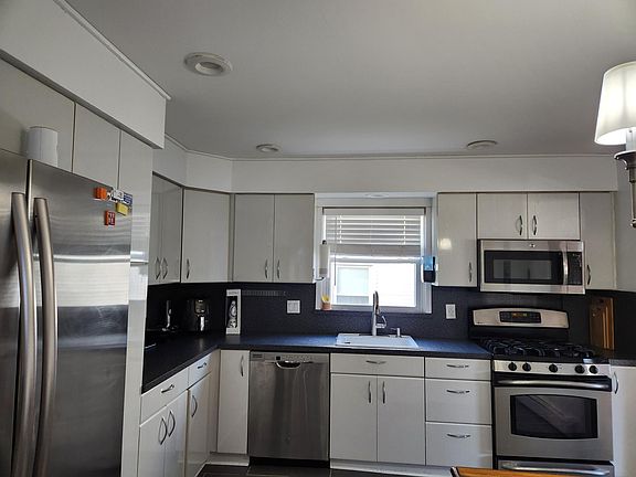 2nd image of 72 Newark Pl #2