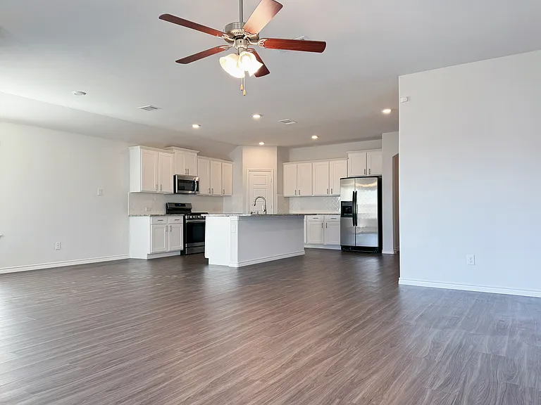 905 Berry St — Photo 7