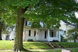 1st image of 106 E Blagrove St