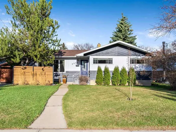 2008 W Georgia St SW, Calgary, AB T3E 4H2