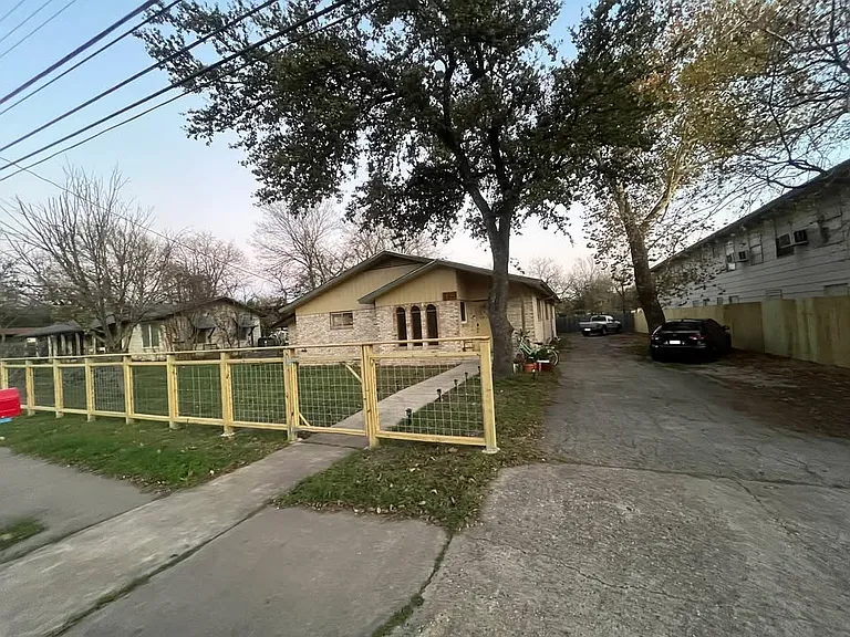 7103 Guadalupe St #A — Photo 17