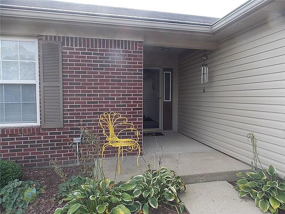 2nd image of 103 W Flat Rock Dr