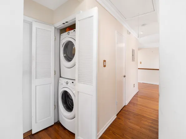 227-16 Hillside Avenue image 19 of 23