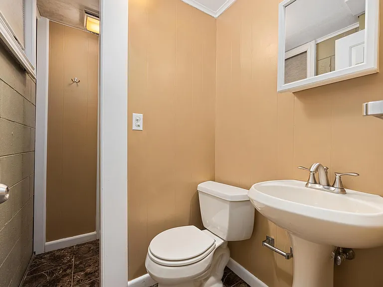 2526 W Huntington Dr — Photo 24