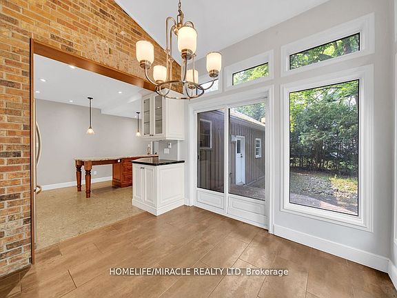 3rd image of 10 Houghton Blvd