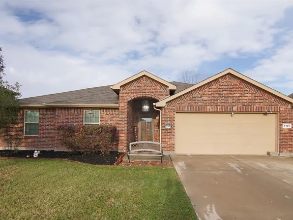 1105 Ashton Dr, Azle, TX 76020