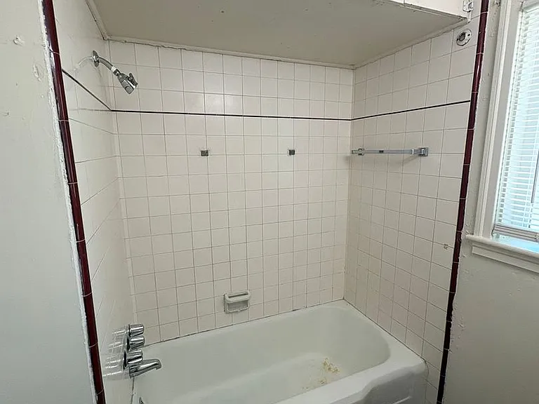 1216 N Conyer St — Photo 7