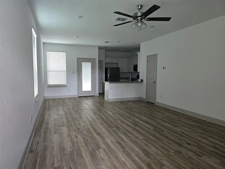 7520 Magnolia Vlg #101 — Photo 7