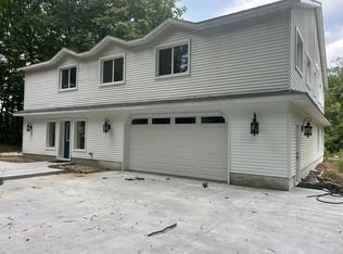 7226 Lakeshore Rd, Fort Gratiot, MI 48059