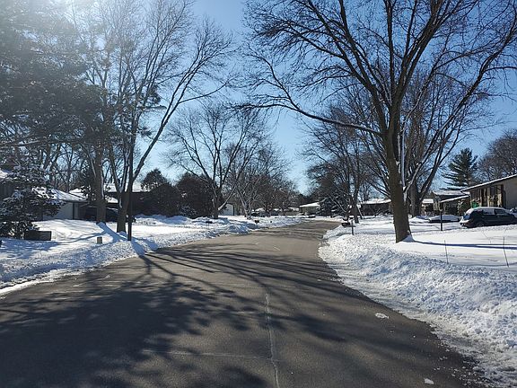 5th image of 2433 Pearson Pkwy