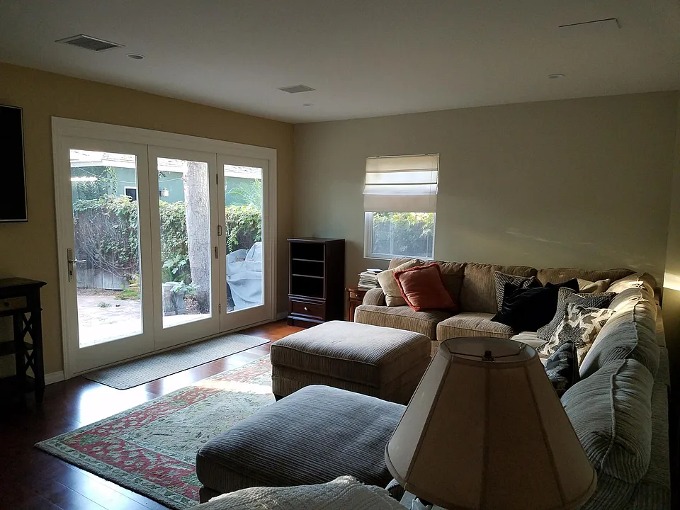 385 Panama Ave
