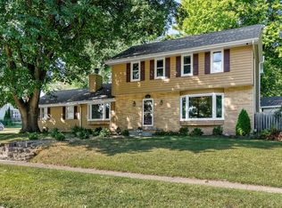 636 47th St, West Des Moines, IA 50265