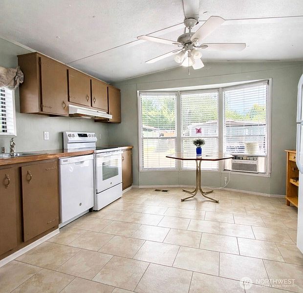 4th image of 8508 144th Avenue E #11