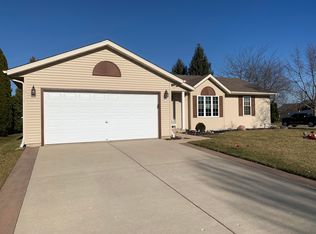 212 Settlement Rd, Hartford, WI 53027