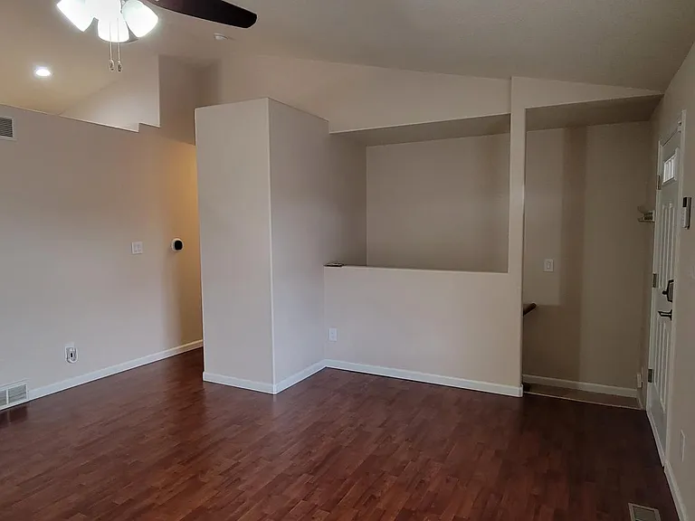 1427 N Challenger Dr — Photo 3