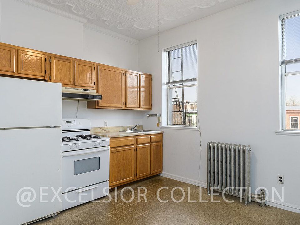 1st image of 219 Carroll St APT 3