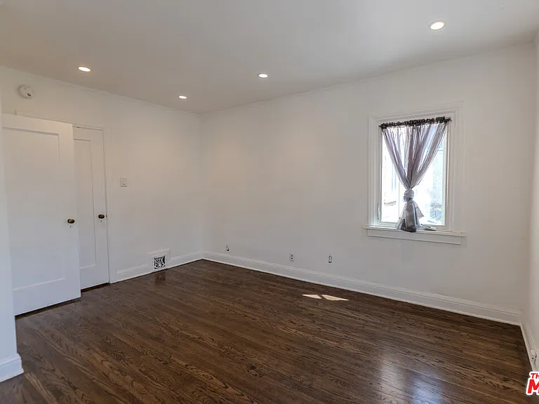 1067 S Sycamore Ave — Photo 50