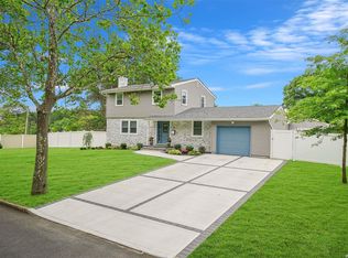 3 Milligan St, Dix Hills, NY 11746