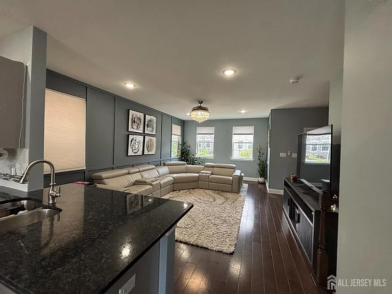 1106 Hights Farm Rd N — Photo 10