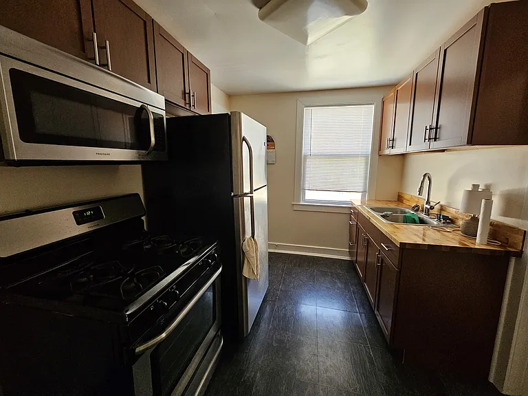 7328 N Honore St #1 — Photo 3