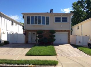 33 Fairbanks Ave, Staten Island, NY 10306